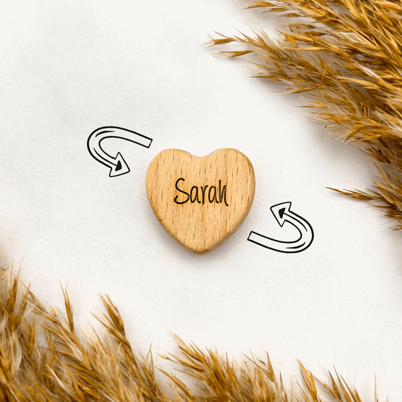 Personalisierte Herzperle - Buchenholz - Schriftart "Sunshine"