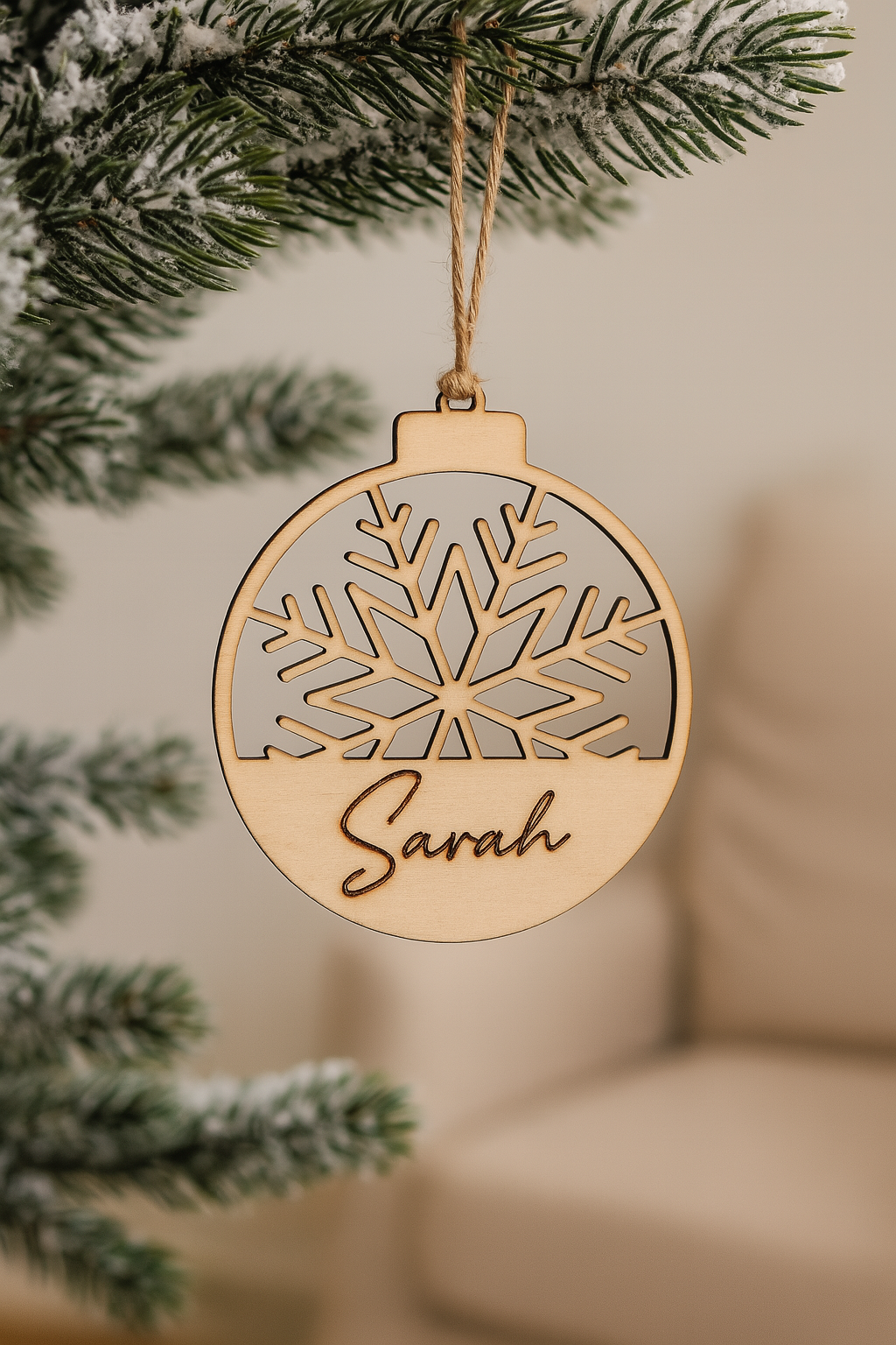 Personalisierte Holzornamente - Weihnachtsanhänger - 9cm x 8cm