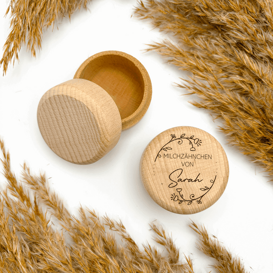 Personalisiertes Holzdöschen - Bordüre- 5cm x 3,5cm