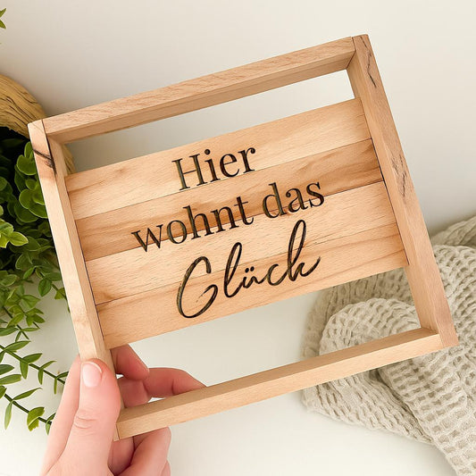Holzrahmen „Hier wohnt das Glück“ - 16cm x 17,5cm