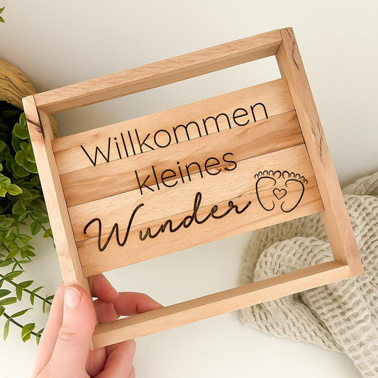 Holzrahmen „Willkommen, kleines Wunder“ - 16cm x 17,5cm