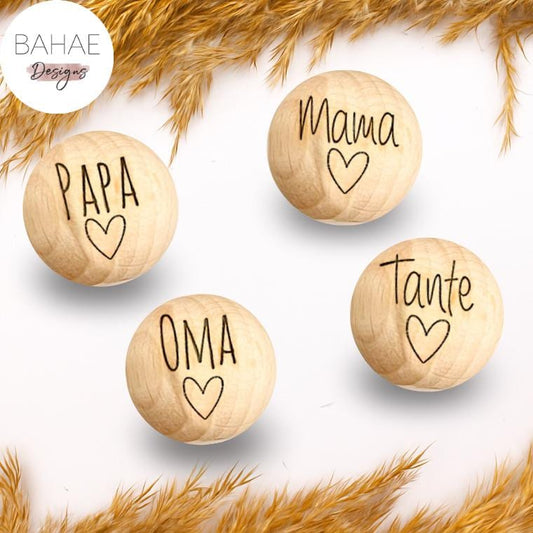 Personalisierte Holzperlen - Mama/Papa/.. mit Herz - Buchenholz - 12-30mm